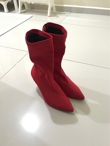 Kırmızı Çorap Bootie