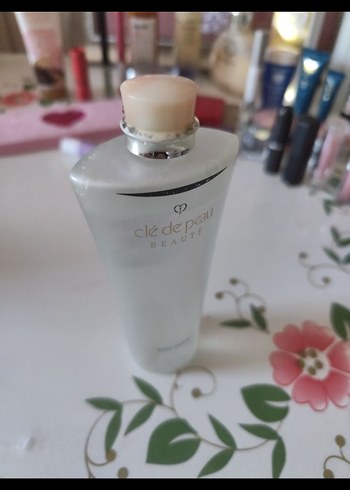 Cle de Peau Beauté canlandırıcı losyon - Görsel 5