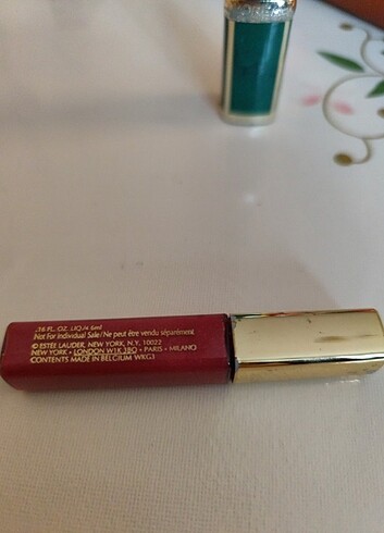 Beden pembe Renk Estee Lauder likit ruj