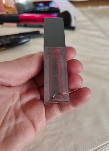 Cecile lip stick