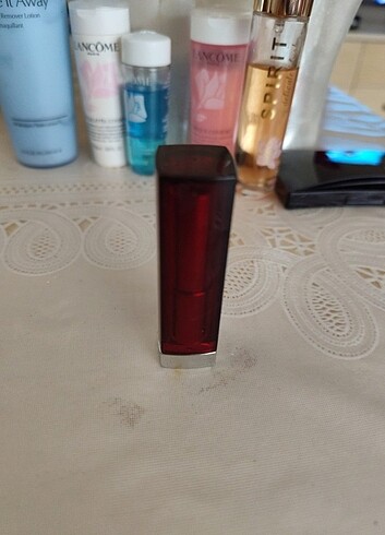 Beden çeşitli Renk Maybelline 553/givency/rimmel ruj