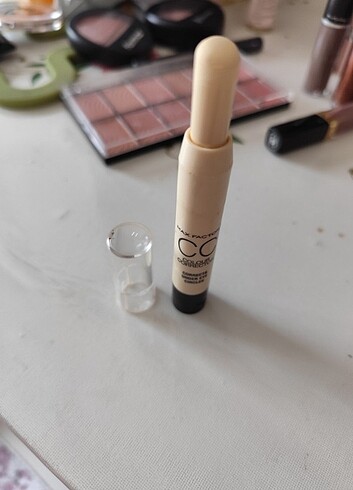 Max Factor Max factor kapatıcı
