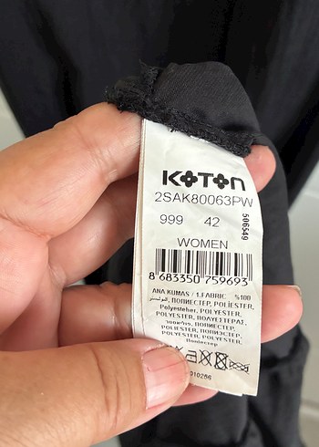 l Beden Siyah yarı saten askılı elbise