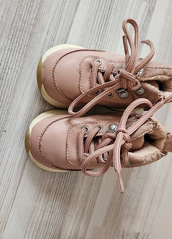 Zara bebek botu