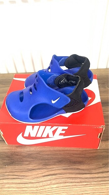 23 Beden mavi Renk Nike bebek sandalet 23,5 numara. 2 yaş