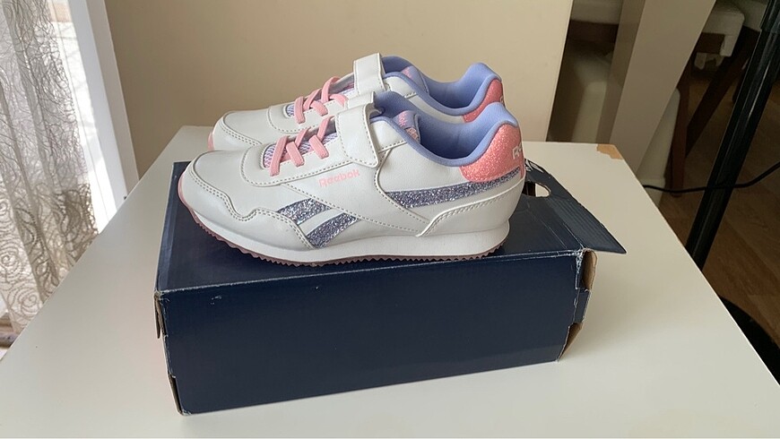 31 Beden Reebok kız çocuk ayakkabı. 31 no numara
