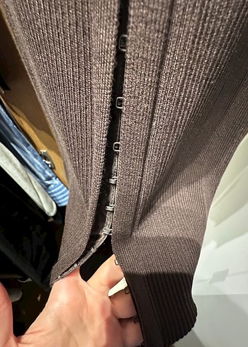 V Yaka Kahverengi triko Midi Kalem Elbise - Görsel 7