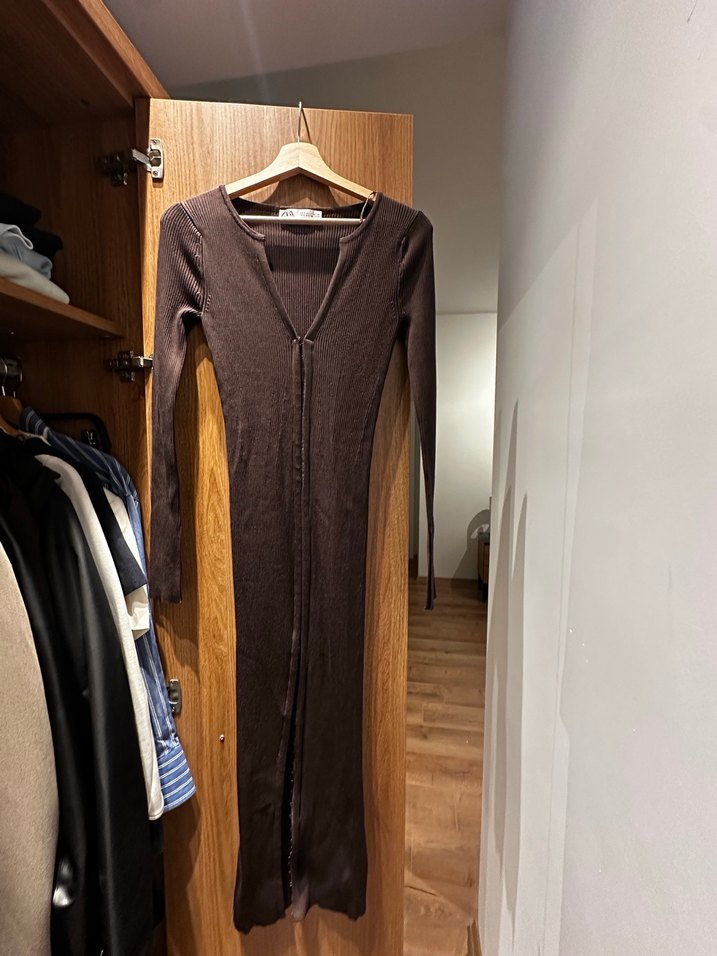 V Yaka Kahverengi triko Midi Kalem Elbise - Görsel 5