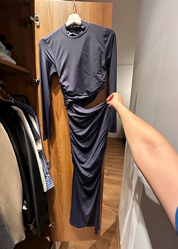 Dar yırtmaçlı elbise - Görsel 2