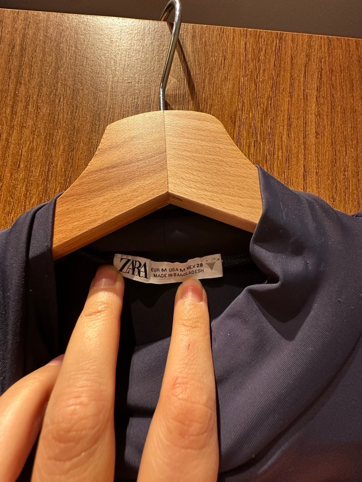 Dar yırtmaçlı elbise - Görsel 3