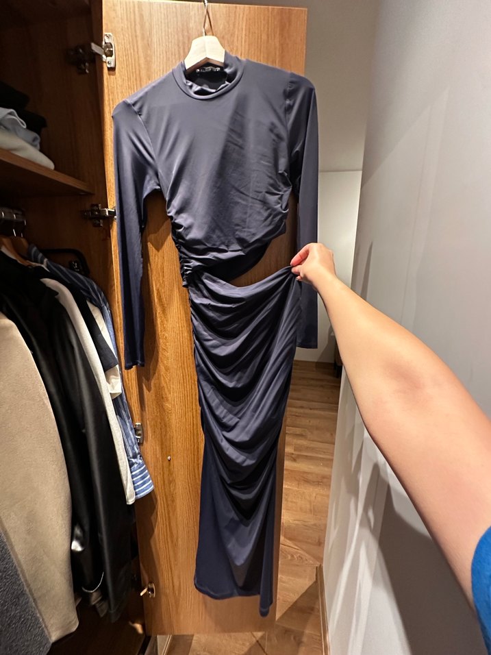 Dar yırtmaçlı elbise - Görsel 2