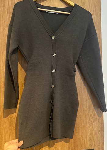 V yaka hırka görünümlü triko gri elbise - Görsel 3