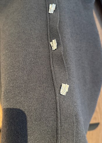 V yaka hırka görünümlü triko gri elbise - Görsel 4