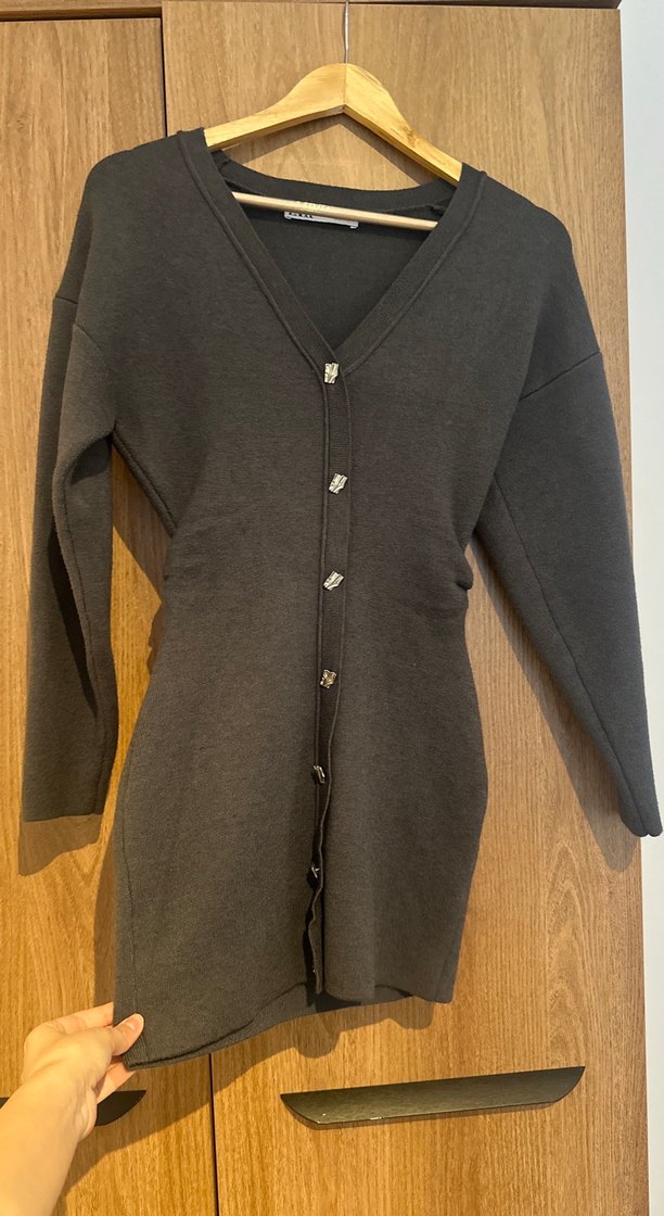 V yaka hırka görünümlü triko gri elbise - Görsel 3