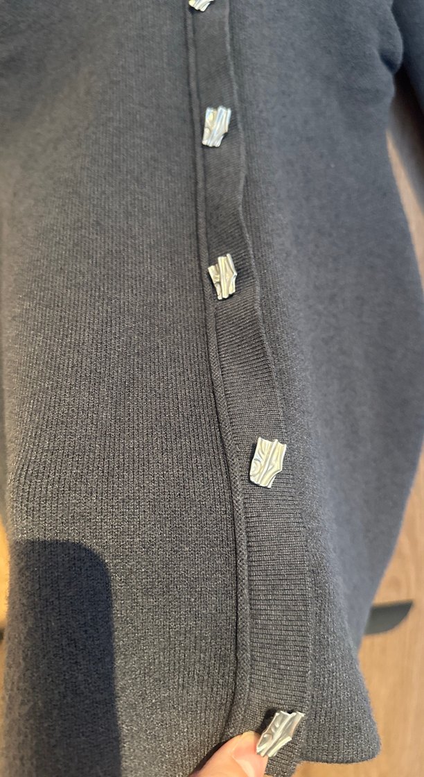 V yaka hırka görünümlü triko gri elbise - Görsel 4