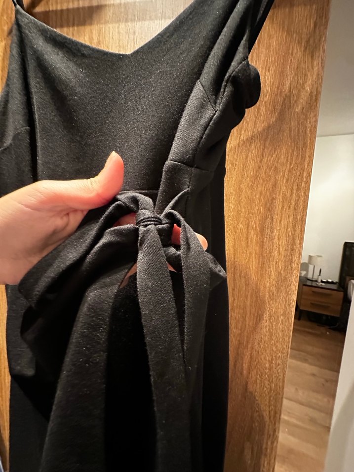 Siyah V Yakalı bağlamalı Midi Elbise - Görsel 4