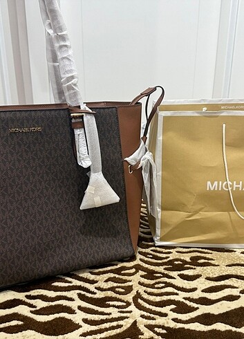 Michael Kors Kol Çantası Büyük Boy