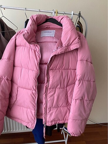 Pull and Bear pembe şişme mont pull and bear