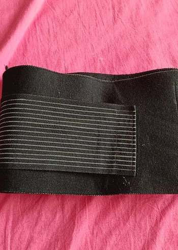 Siyah Çizgili Göğüs Destek Korsesi - Görsel 3