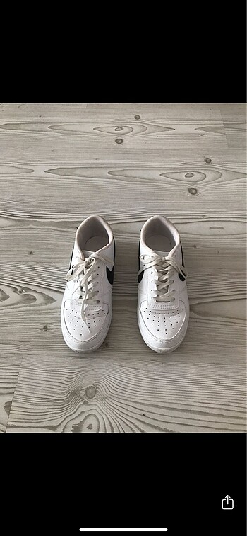 Beyaz spor ayakkabı - Görsel 2