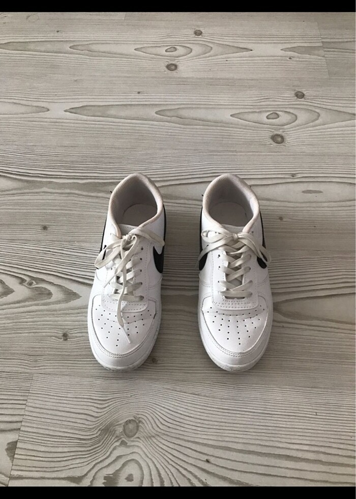 Beyaz spor ayakkabı - Görsel 2