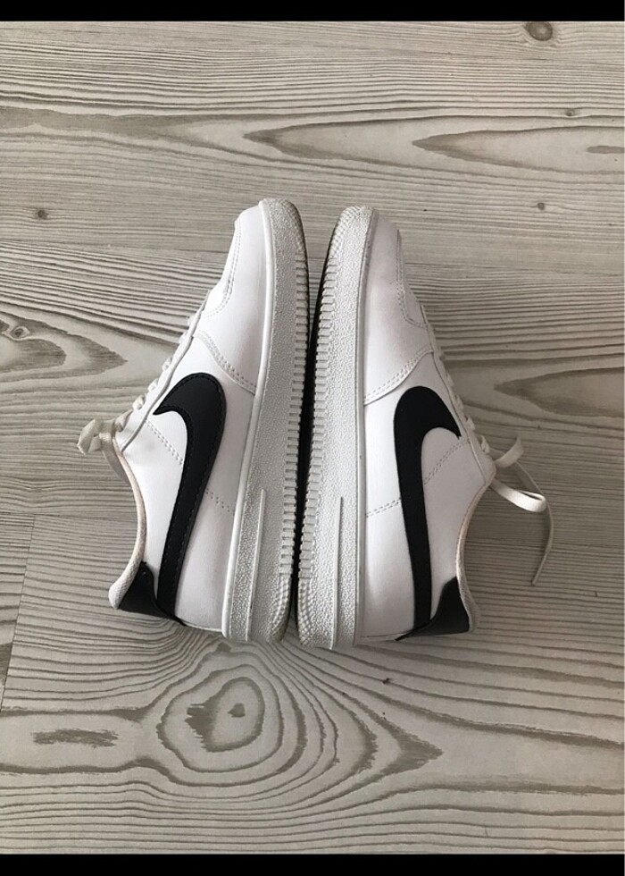 Beyaz spor ayakkabı - Görsel 4