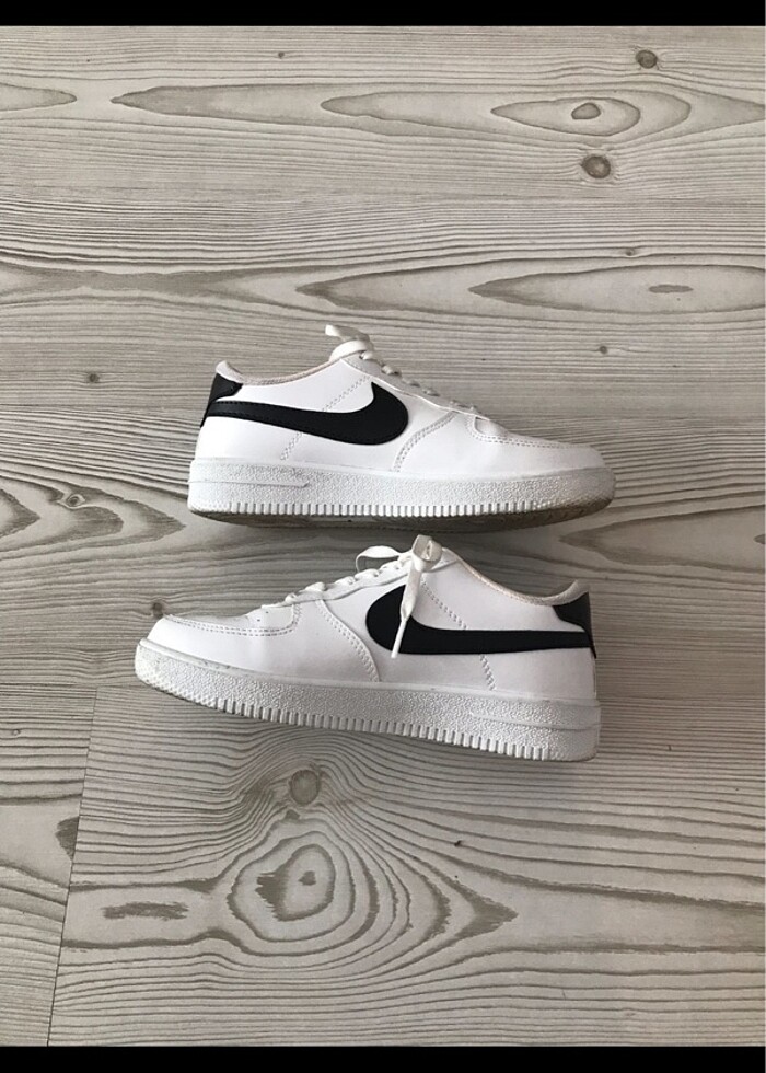 Beyaz spor ayakkabı - Görsel 3