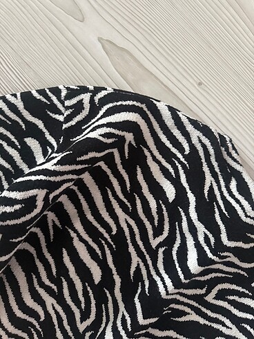 Zebra desenli crop kazak - Görsel 6