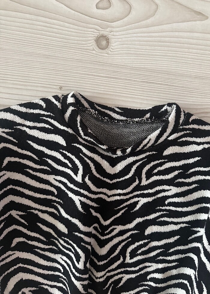 Zebra desenli crop kazak - Görsel 2