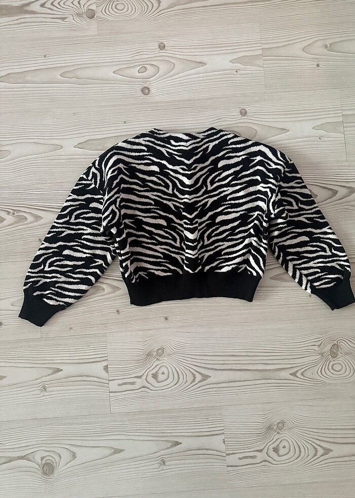 Zebra desenli crop kazak - Görsel 5