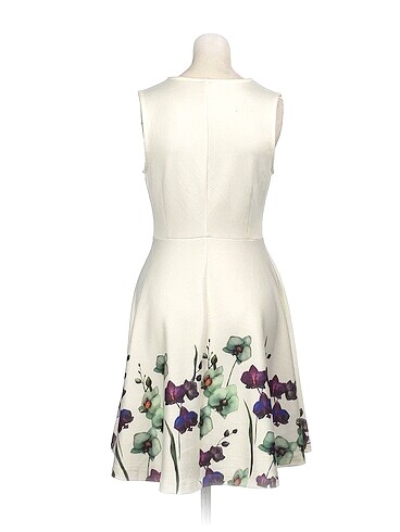 36 Beden PreLoved Kısa Elbise %70 İndirimli.