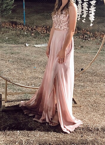 Pembe çiçekli abiye elbise