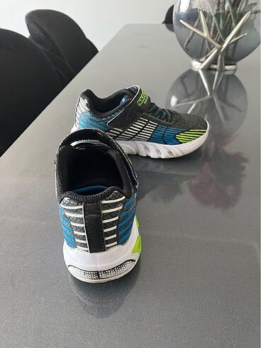 27 Beden Skechers ayakkabı