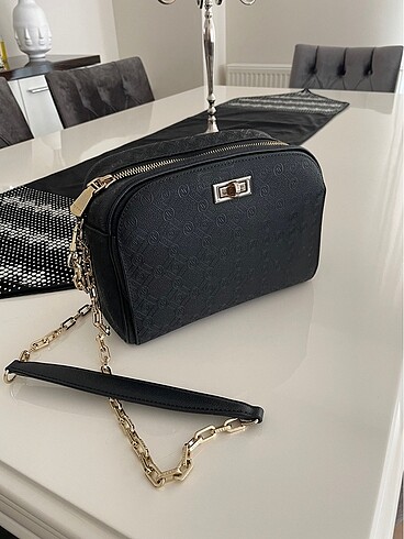 vakko gold zincirli monogram deri çanta