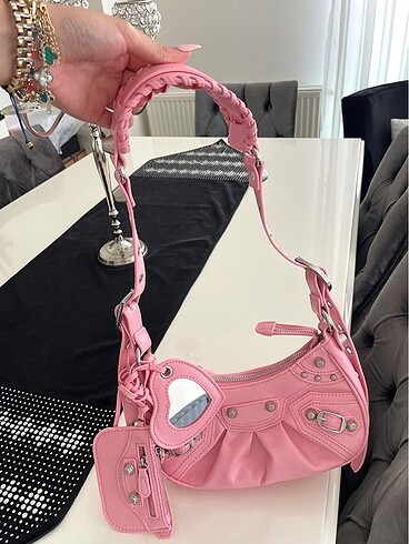 balenciaga pembe çanta