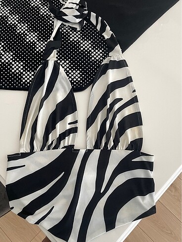 zebra sırt dekolteli bluz