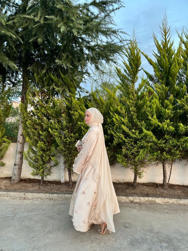 Drapeli Uzun Kollu Beyaz Tesettür Abiye - Görsel 2