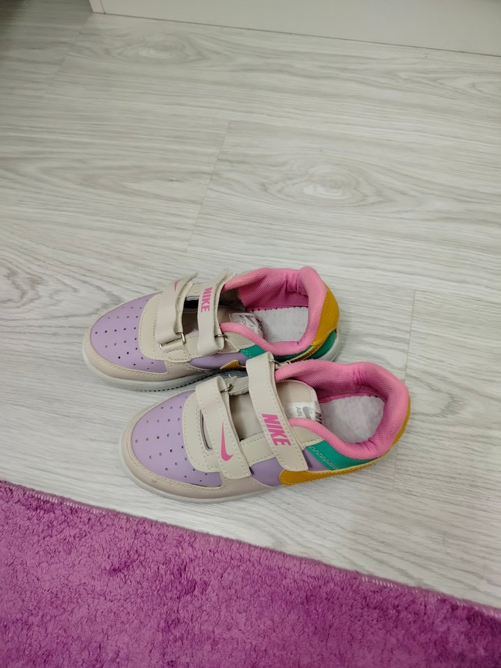 Kız Çocuk Nike Velcro Bağcıklı Spor Ayakkabı - Görsel 2