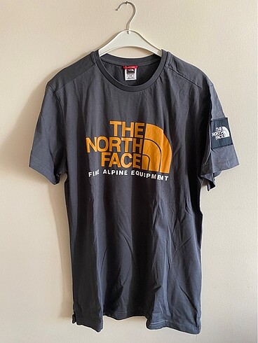 Gri turuncu the north face tişört
