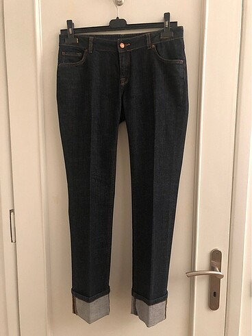 Zara woman , paçaları röverli , koyu mavi jean