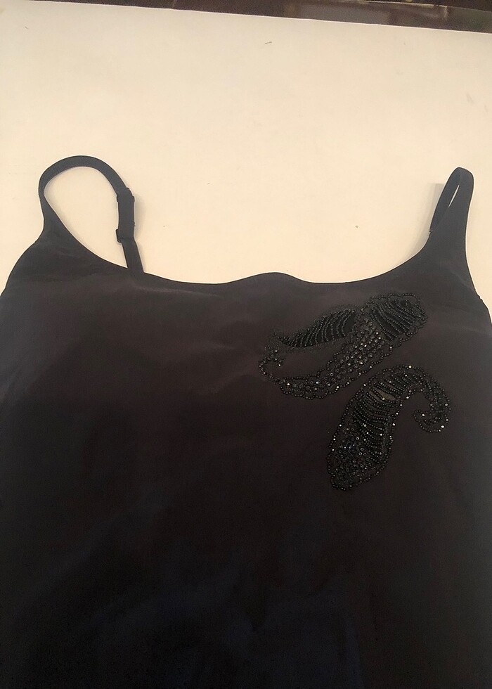 Gideon Oberson , siyah işlemeli şık mayo - Görsel 3