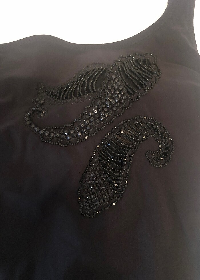 Gideon Oberson , siyah işlemeli şık mayo - Görsel 2