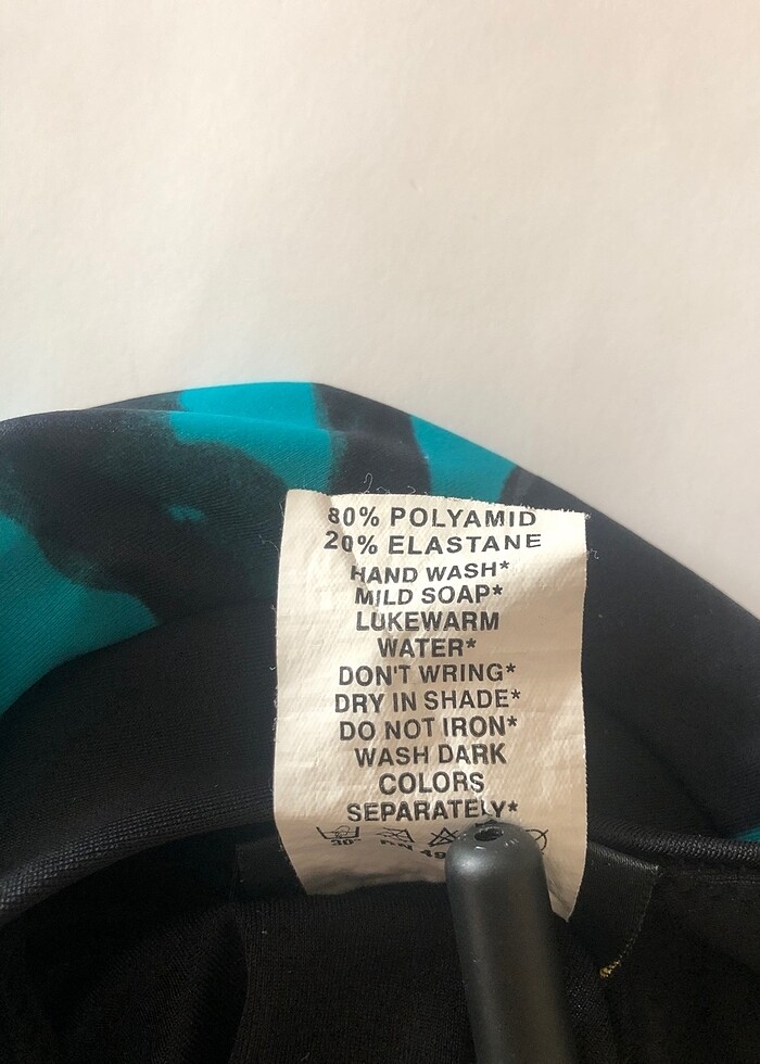 Gottex , ördek yeşilli fonlu siyah desenli mayo - Görsel 5