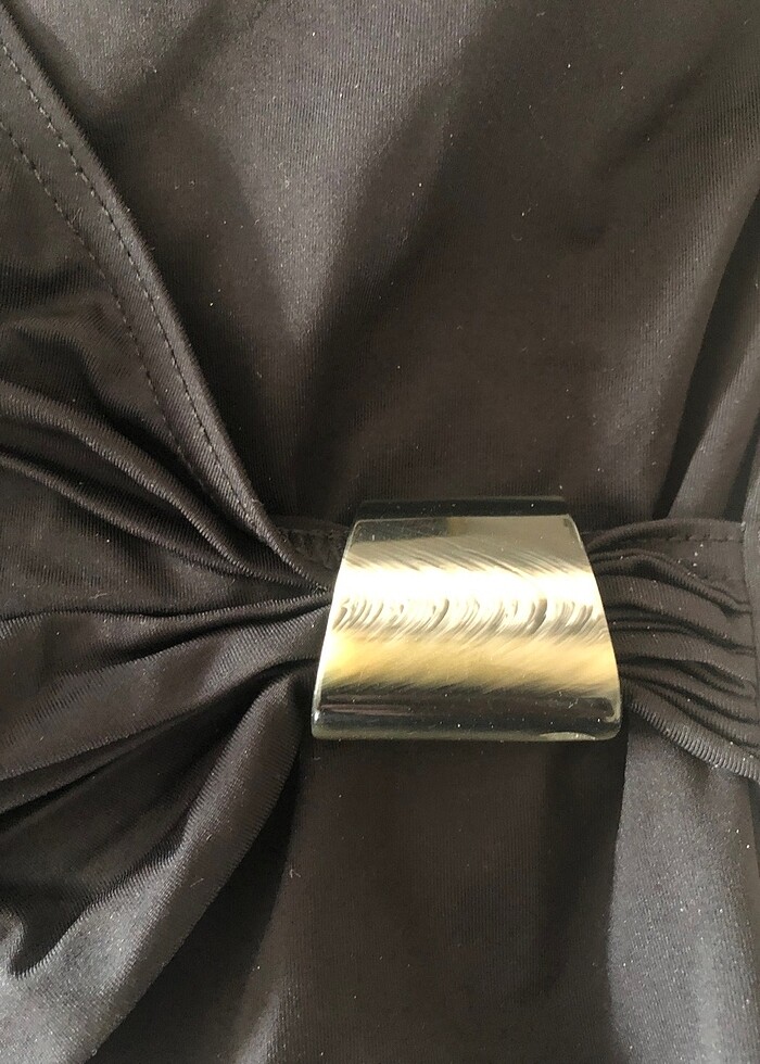 Gottex Silver , siyah önden kruaze ve kemik aksesuarları mayo - Görsel 2