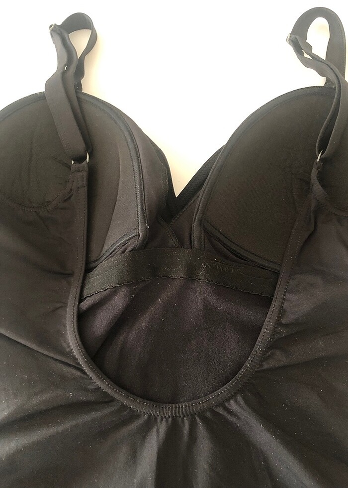 Gottex Silver , siyah önden kruaze ve kemik aksesuarları mayo - Görsel 4