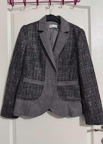 Gri Kısa Kesim Düğmeli Kadın Blazer