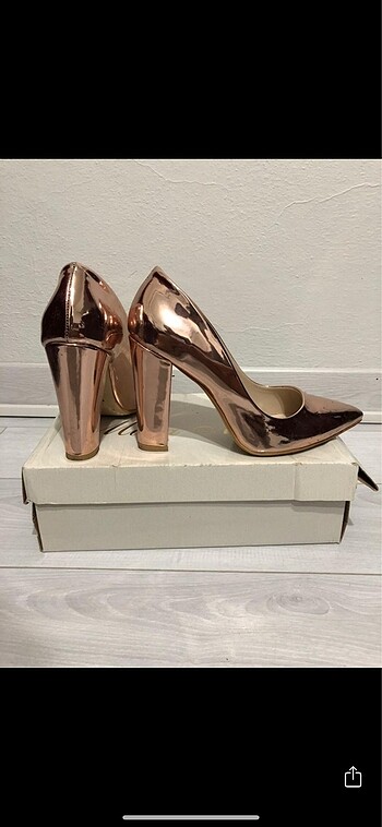 39 Beden Bakır renk kalın topuklu stiletto