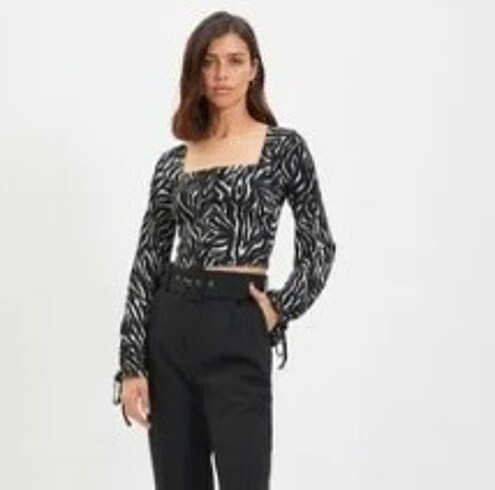 Desenli crop bluz