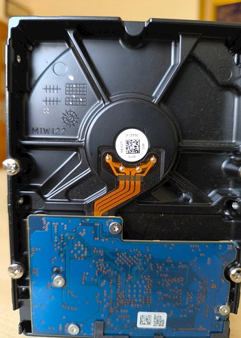 Beden Renk Toshiba 1TB SATA 6Gb/s Sabit Disk