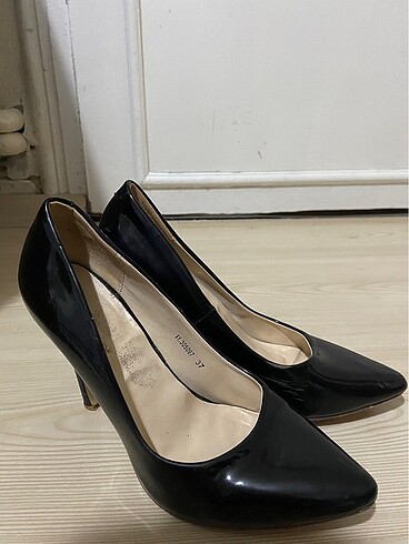 37 Beden Polaris Siyah Stiletto